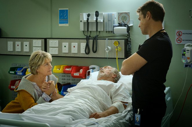 Doctor Doctor - Season 2 - What Difference the Day Makes - Photos - Tina Bursill, Steve Bisley, Rodger Corser