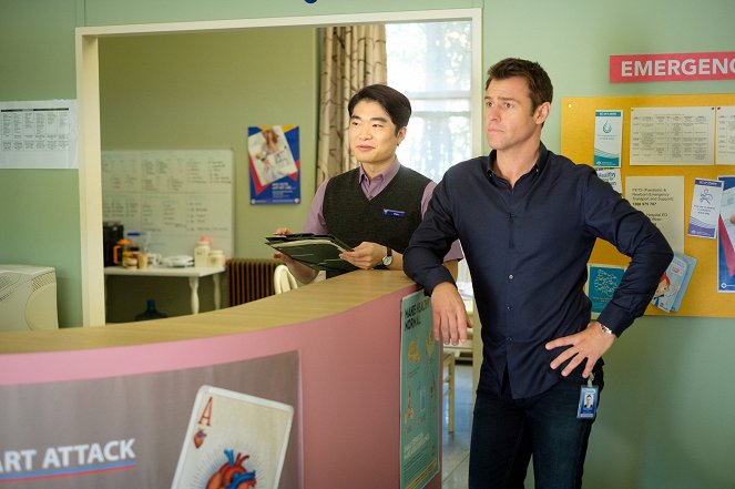 Doctor Doctor - Season 2 - Penny for Your Thoughts - Van film - Charles Wu, Rodger Corser