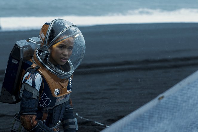 Lost in Space - Photos - Taylor Russell