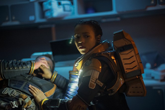 Lost in Space - Season 2 - Photos - Taylor Russell