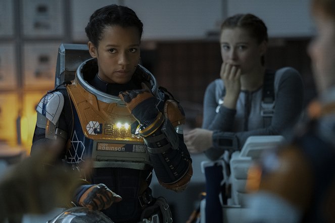 Lost in Space - Shipwrecked - Photos - Taylor Russell