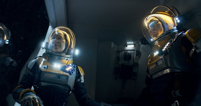 Zagubieni w kosmosie - Wąwóz - Z filmu - Molly Parker, Toby Stephens