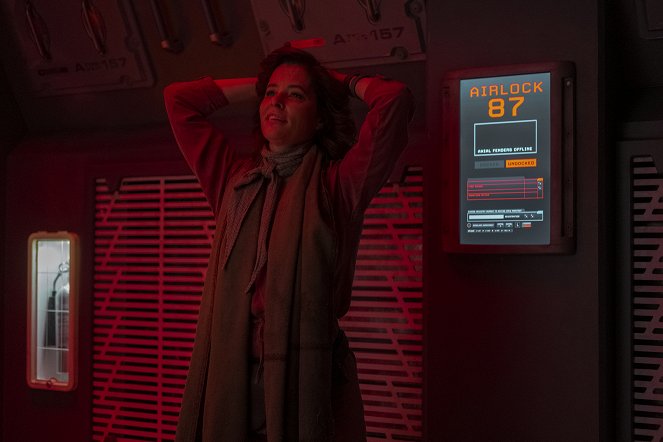 Lost in Space - Severed - Photos - Parker Posey