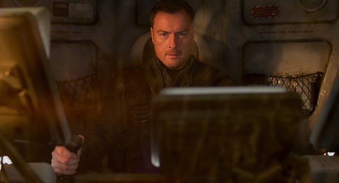 Lost in Space - Season 2 - Shell Game - Photos - Toby Stephens