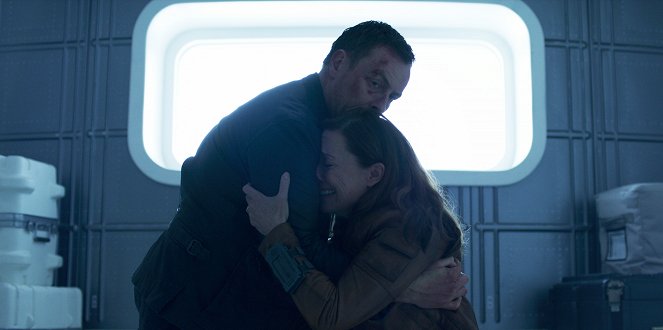 Lost in Space - Ninety-Seven - Photos - Toby Stephens, Molly Parker
