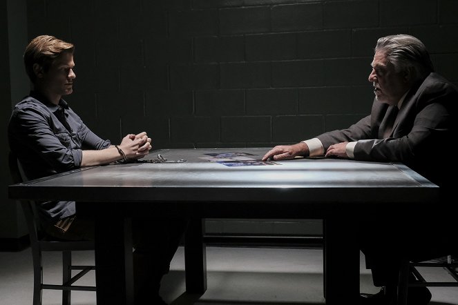 MacGyver - Season 2 - Unter Mordverdacht - Filmfotos - Lucas Till, Bruce McGill