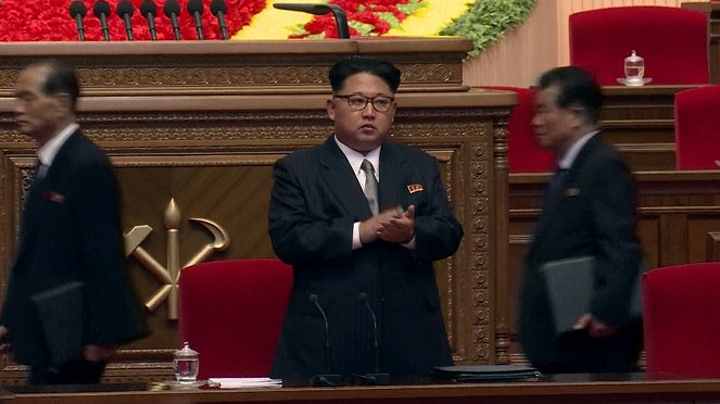 Pohled zevnitř: Severní Korea: Tři Kimové - Rocket Man - Z filmu