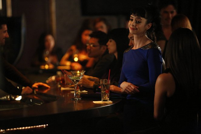 Don't Trust the B---- in Apartment 23 - Dating Games... - Photos - Krysten Ritter