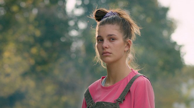 Mickey and the Bear - Do filme - Camila Morrone