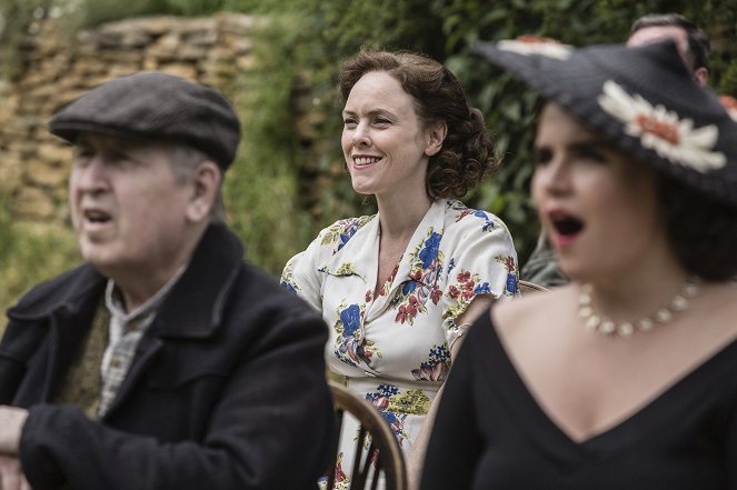Father Brown - Season 7 - The Blood of the Anarchists - Photos - Jennifer Hennessy, Emer Kenny