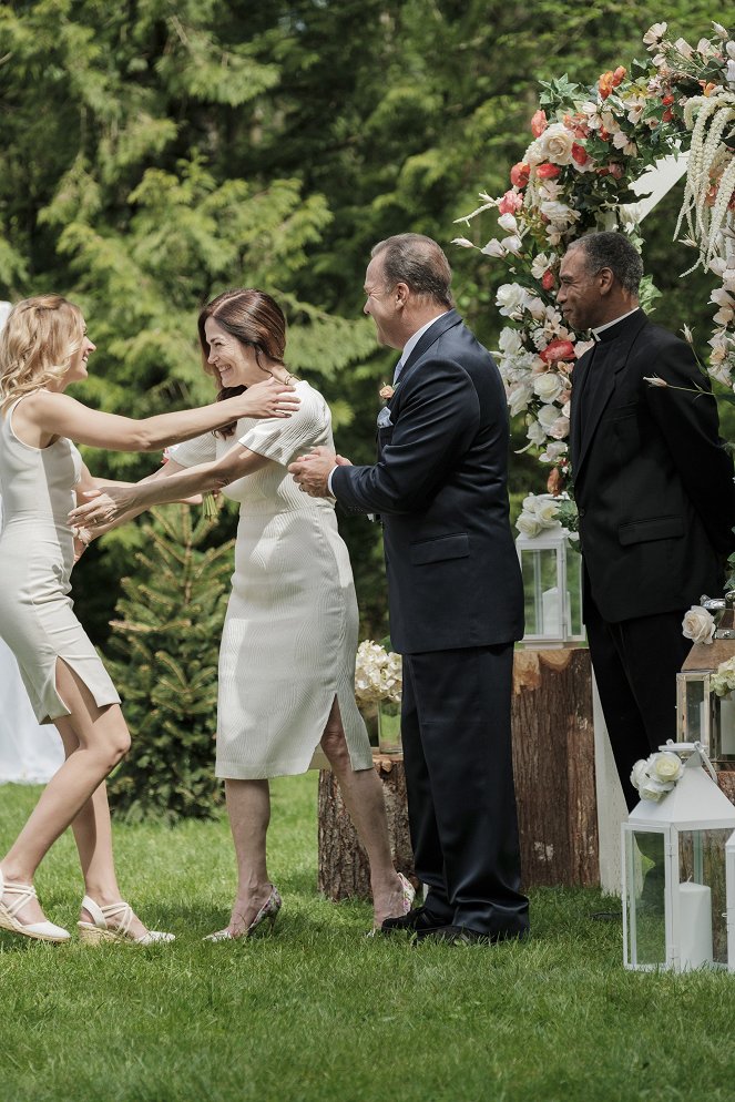 Betting on the Bride - Photos - Kim Delaney, Chris Shields