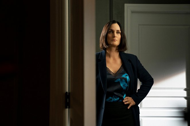 Tell Me a Story - Season 2 - New Pages - Photos - Carrie-Anne Moss