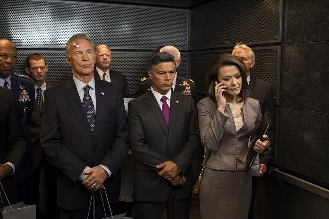 The Brink - There Will Be Consequences - Photos - Geoff Pierson, Esai Morales, Maribeth Monroe