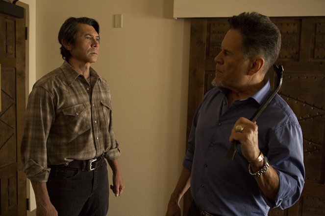 Longmire - Season 5 - Objection - Photos - Lou Diamond Phillips, A Martinez