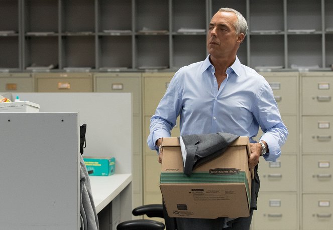 Bosch - Season 2 - Trunk Music - Photos - Titus Welliver