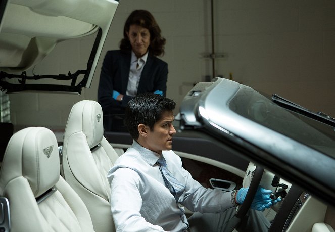 Bosch - Season 2 - Ruumis autossa - Kuvat elokuvasta - Nicholas Gonzalez