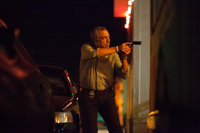 Bosch - Chapter Five: Mama's Boy - Photos - Titus Welliver