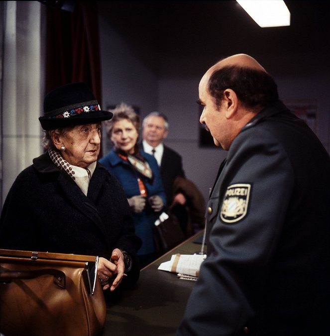 Polizeiinspektion 1 - Season 1 - Der Zamperlfänger - Photos - Rosl Mayr, Walter Sedlmayr