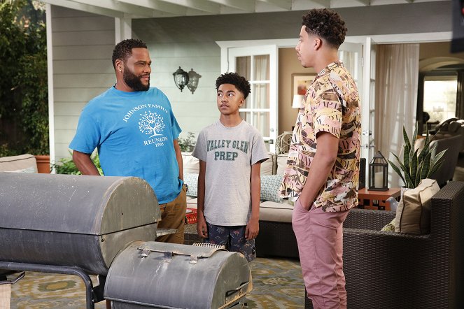 Black-ish - Hair Day - Photos - Anthony Anderson, Miles Brown, Marcus Scribner