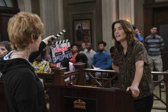 Stumptown - Reality Checks Don't Bounce - De filmagens - Cobie Smulders