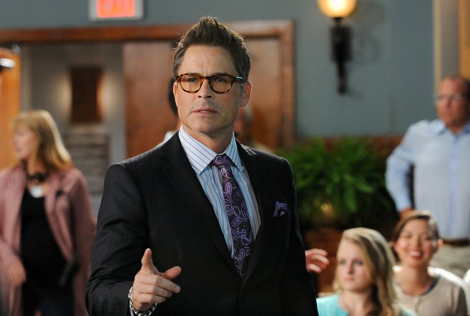 The Grinder - Grinder Rests in Peace - Photos - Rob Lowe