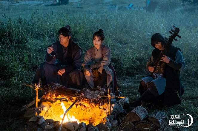 Hotel Del Luna - Cartões lobby - Do-Hyun Lee, IU, Tae-sun Lee