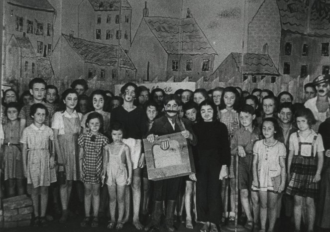 Les Enfants de Terezin et le monstre à moustache - De la película