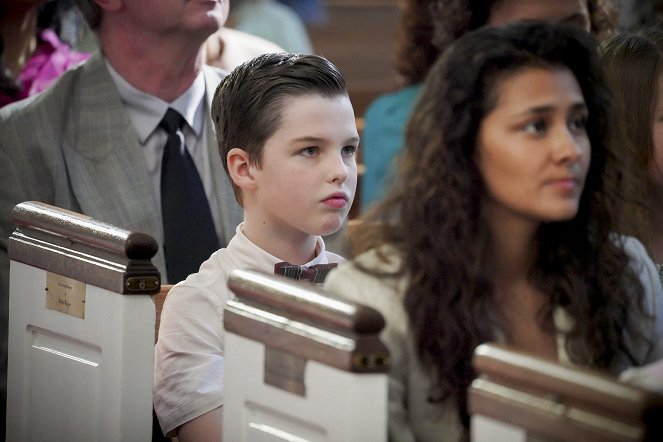 Young Sheldon - Season 3 - A Live Chicken, a Fried Chicken and Holy Matrimony - Photos - Iain Armitage