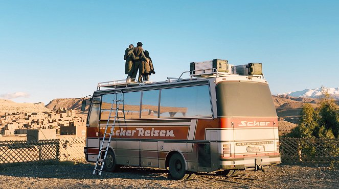 Eine Familie steigt aus - Mit dem Bus um die Welt - De la película