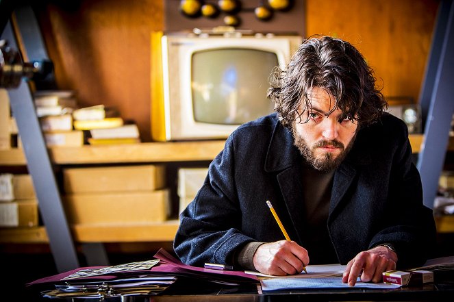 Utopia - Season 2 - Episode 1 - Photos - Tom Burke