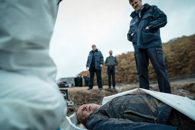 Die verlorene Tochter - Das Irrenhaus, das man Familie nennt - Photos