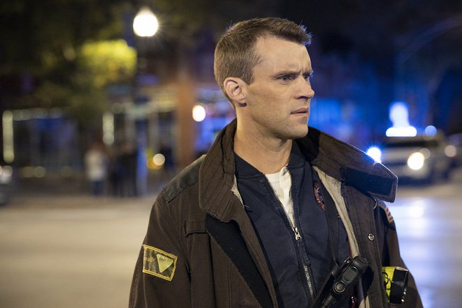 Chicago Fire - Season 8 - Hold Our Ground - Photos - Jesse Spencer