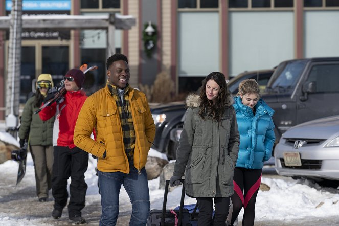 Spinning Out - Now Entering Sun Valley - Photos - Mitchell Edwards, Kaya Scodelario, Willow Shields