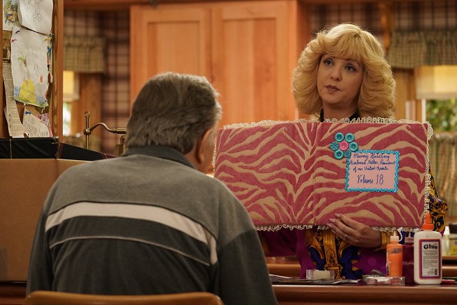 Goldbergovi - Série 7 - Piklebal - Z filmu - Wendi McLendon-Covey