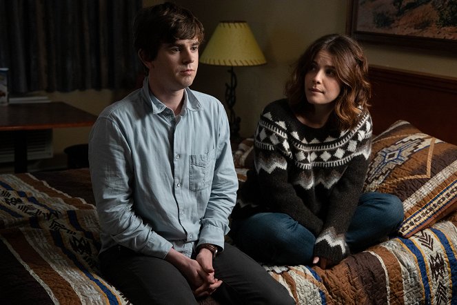 The Good Doctor - Fractured - Photos - Freddie Highmore, Paige Spara