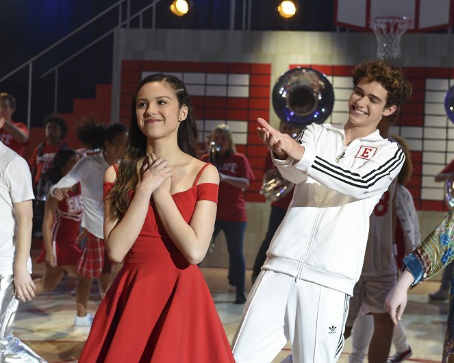 High School Musical: The Musical: The Series - Act Two - Van film - Olivia Rodrigo, Joshua Bassett