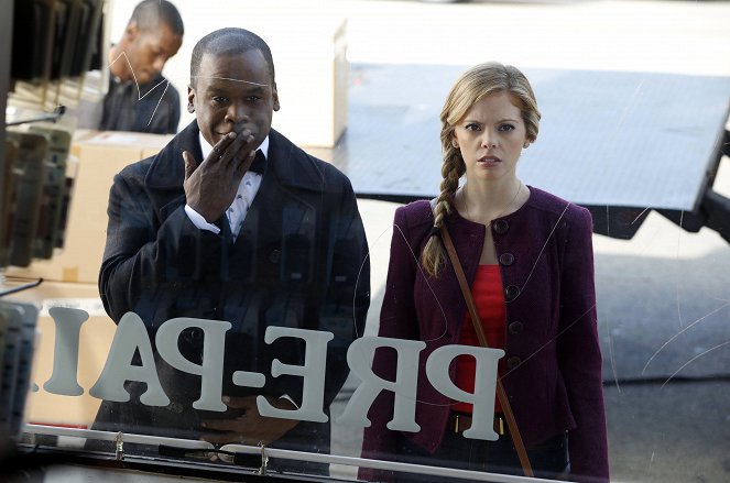 Don't Trust the B---- in Apartment 23 - The Seven Year B----... - Photos - Ray Ford, Dreama Walker