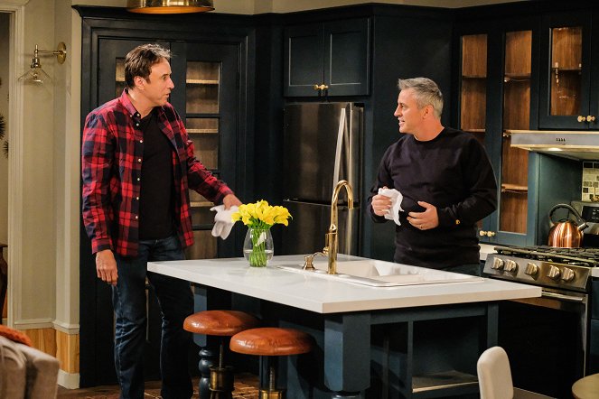 Man with a Plan - Season 2 - Family Business - Photos - Kevin Nealon, Matt LeBlanc