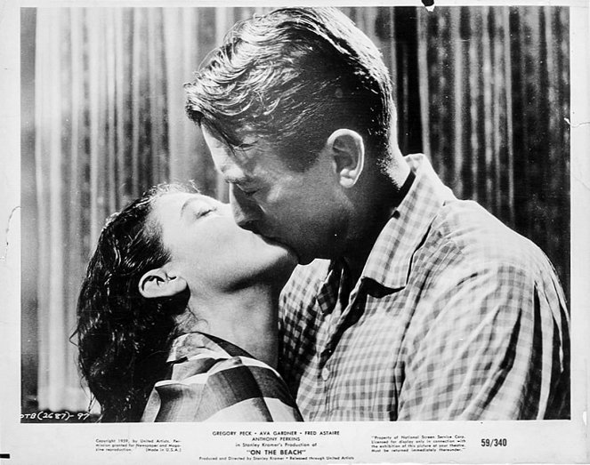 Le Dernier Rivage - Cartes de lobby - Ava Gardner, Gregory Peck