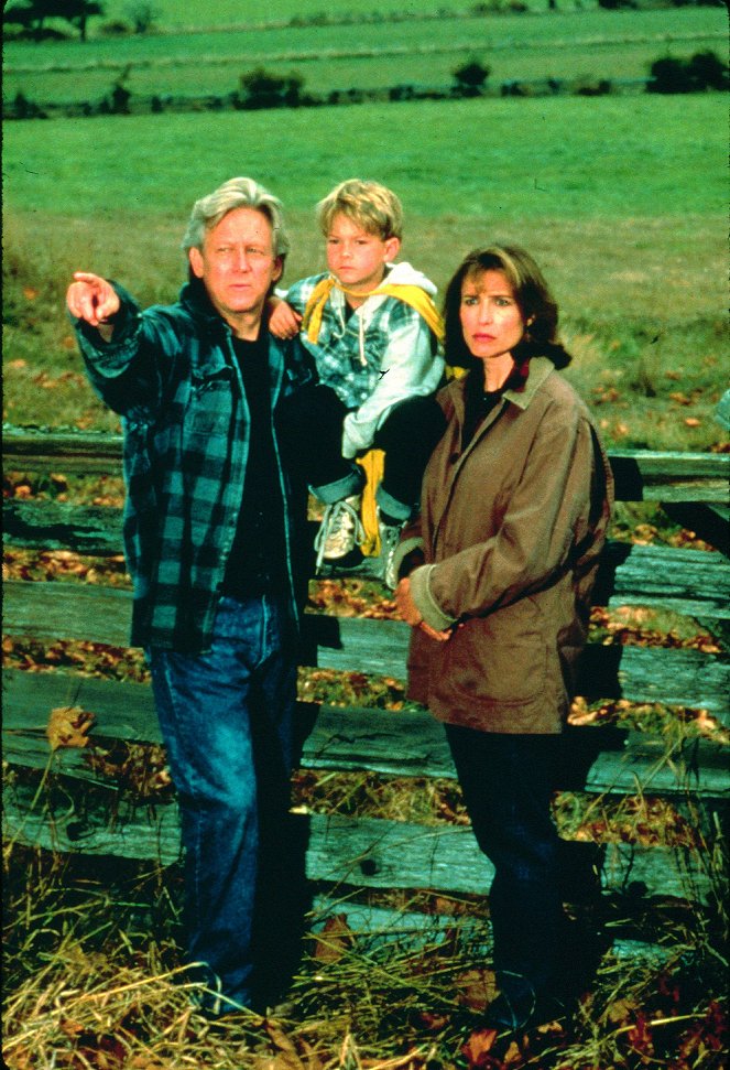 Far From Home: The Adventures of Yellow Dog - Van film - Bruce Davison, Joel Palmer, Mimi Rogers