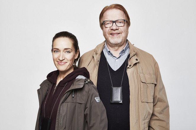 Kummeli esittää: Kontio & Parmas - Season 1 - Promoción - Elsa Saisio, Heikki Silvennoinen