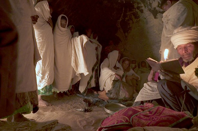 Rituels du monde - Éthiopie : Un baptême dans le ciel - Do filme