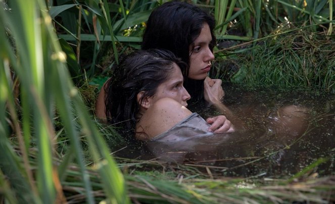 Die Frau aus dem Meer - Filmfotos - Laetitia Casta, Noée Abita