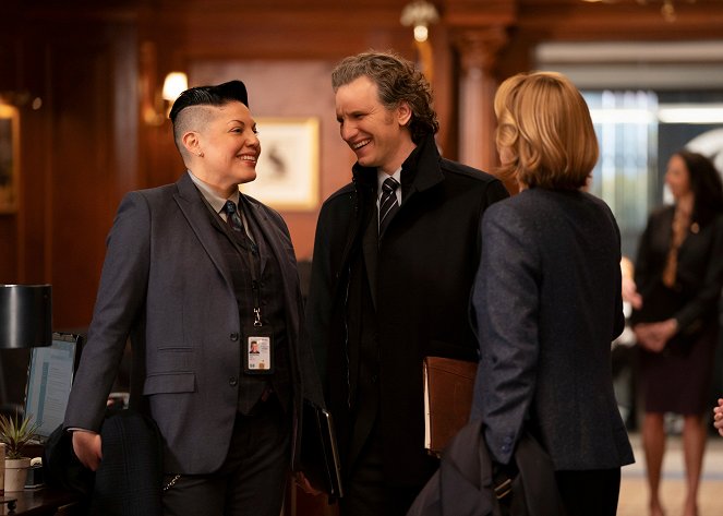 Madam Secretary - Season 5 - Better Angels - Photos - Sara Ramirez, Sebastian Arcelus