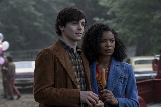 Chilling Adventures of Sabrina - Chapter Twenty-Three: Heavy Is the Crown - Photos - Ross Lynch, Jaz Sinclair