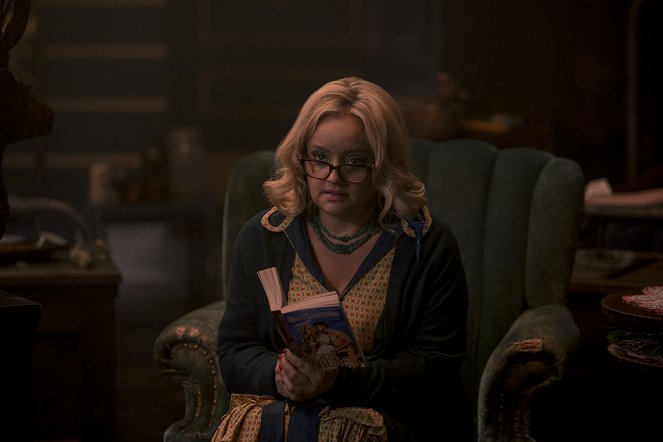 Chilling Adventures of Sabrina - Chapter Twenty-Three: Heavy Is the Crown - Photos - Lucy Davis