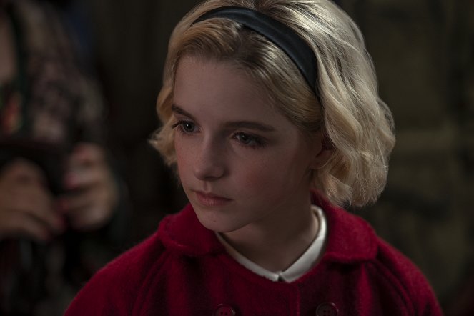 Chilling Adventures of Sabrina - Chapter Eleven: A Midwinter's Tale - Photos - Mckenna Grace