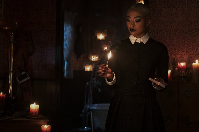 Chilling Adventures of Sabrina - Chapter Eleven: A Midwinter's Tale - Photos - Adeline Rudolph