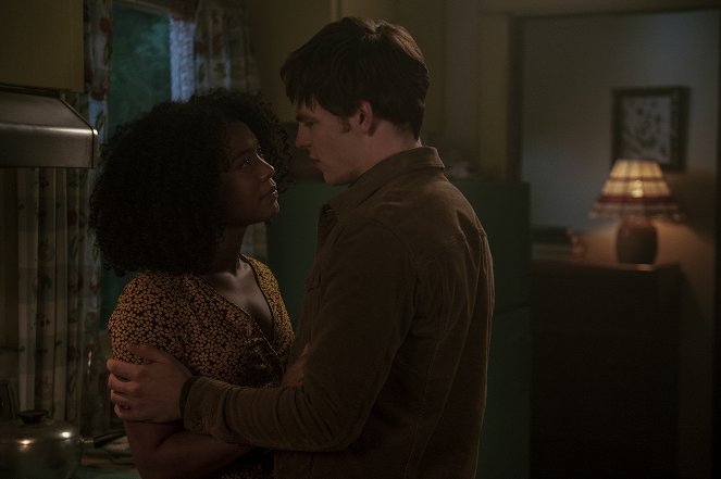 Chilling Adventures of Sabrina - Chapter Fifteen: Doctor Cerberbus's House of Horror - Photos - Jaz Sinclair, Ross Lynch