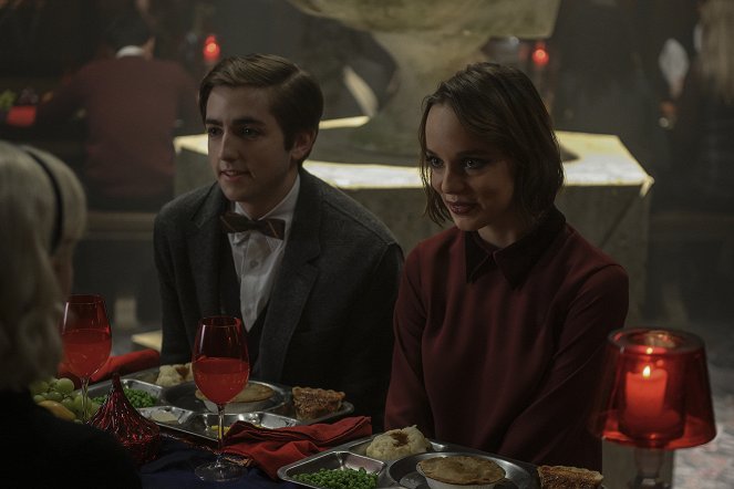 Chilling Adventures of Sabrina - Chapter Eighteen: The Miracles of Sabrina Spellman - Photos - Tyler Cotton, Em Haine